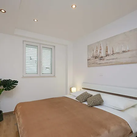 Hedera Estate, Hedera A38